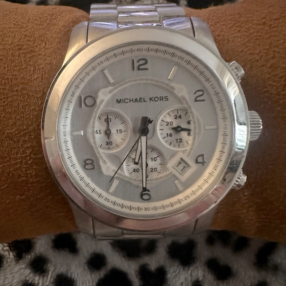 Michael Kors Landaulet MK 8086 Wrist Watch for Men.